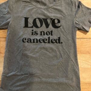 She Show Gray T-Shirt with Black Text